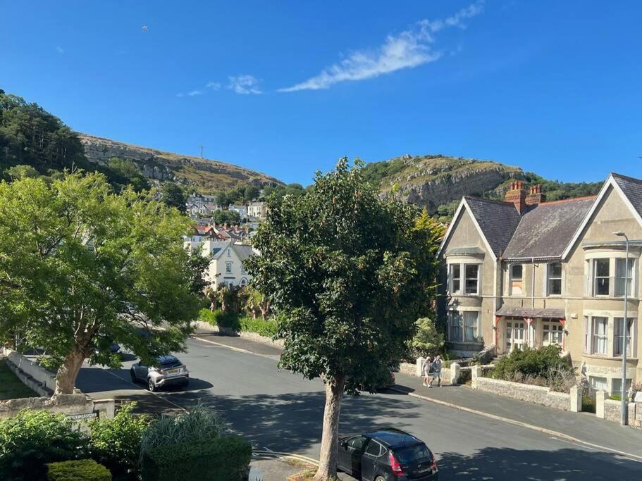 Private Parking, Central Llandudno, King Bed With Ensuite At Clement Lodge Exterior foto