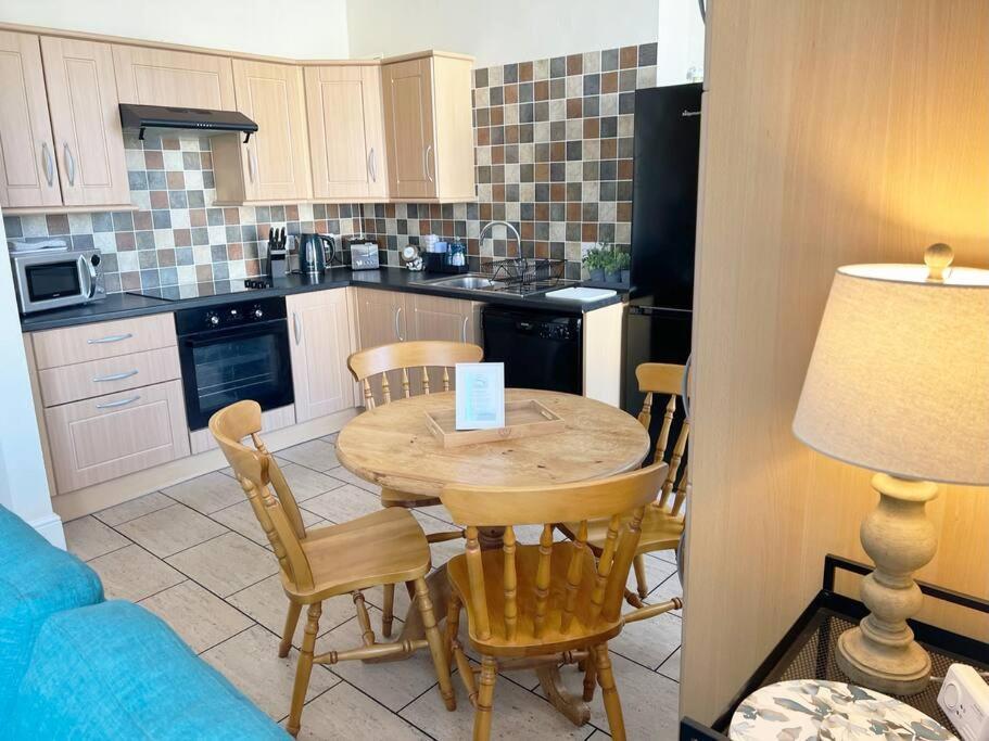 Private Parking, Central Llandudno, King Bed With Ensuite At Clement Lodge Exterior foto